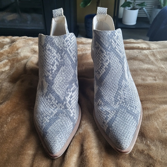 Dolce Vita Ankle Booties - Picture 2 of 6